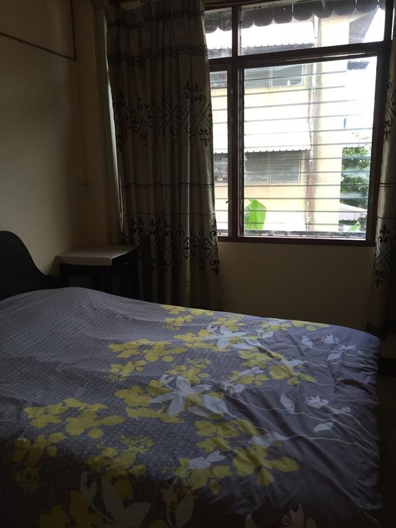 Eco House Apartment Bangkok Room photo
