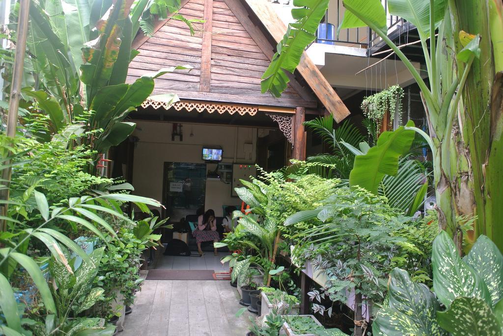 Eco House Apartment Bangkok Exterior photo