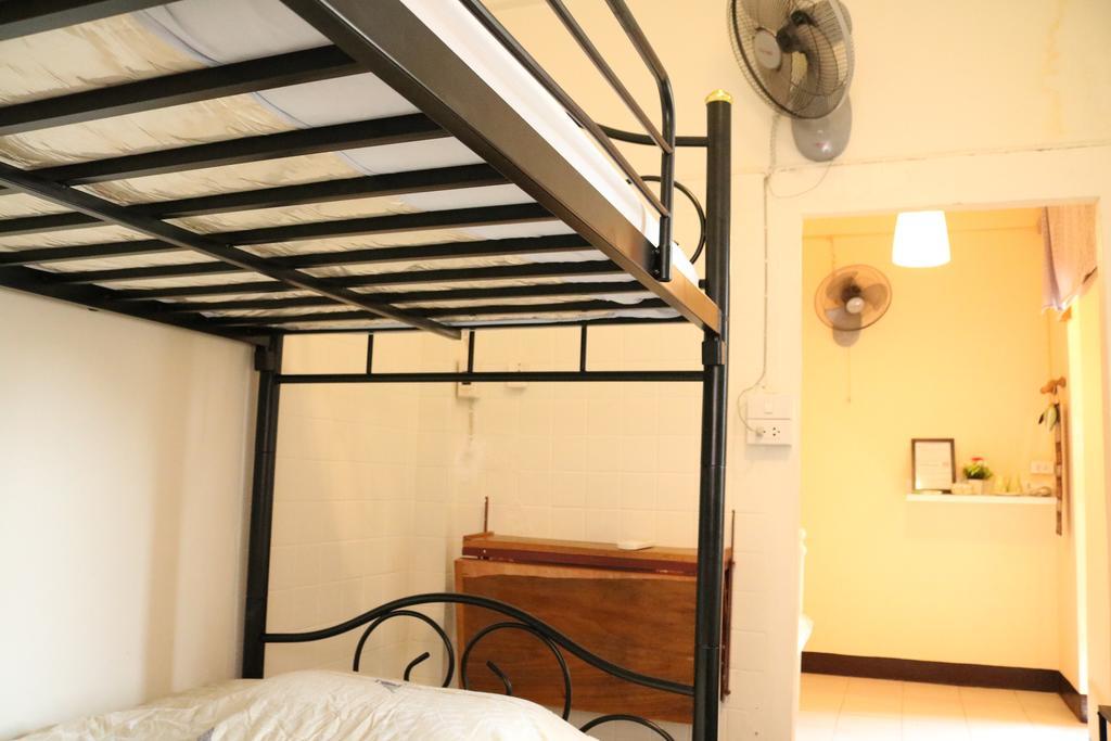 Eco House Apartment Bangkok Exterior photo